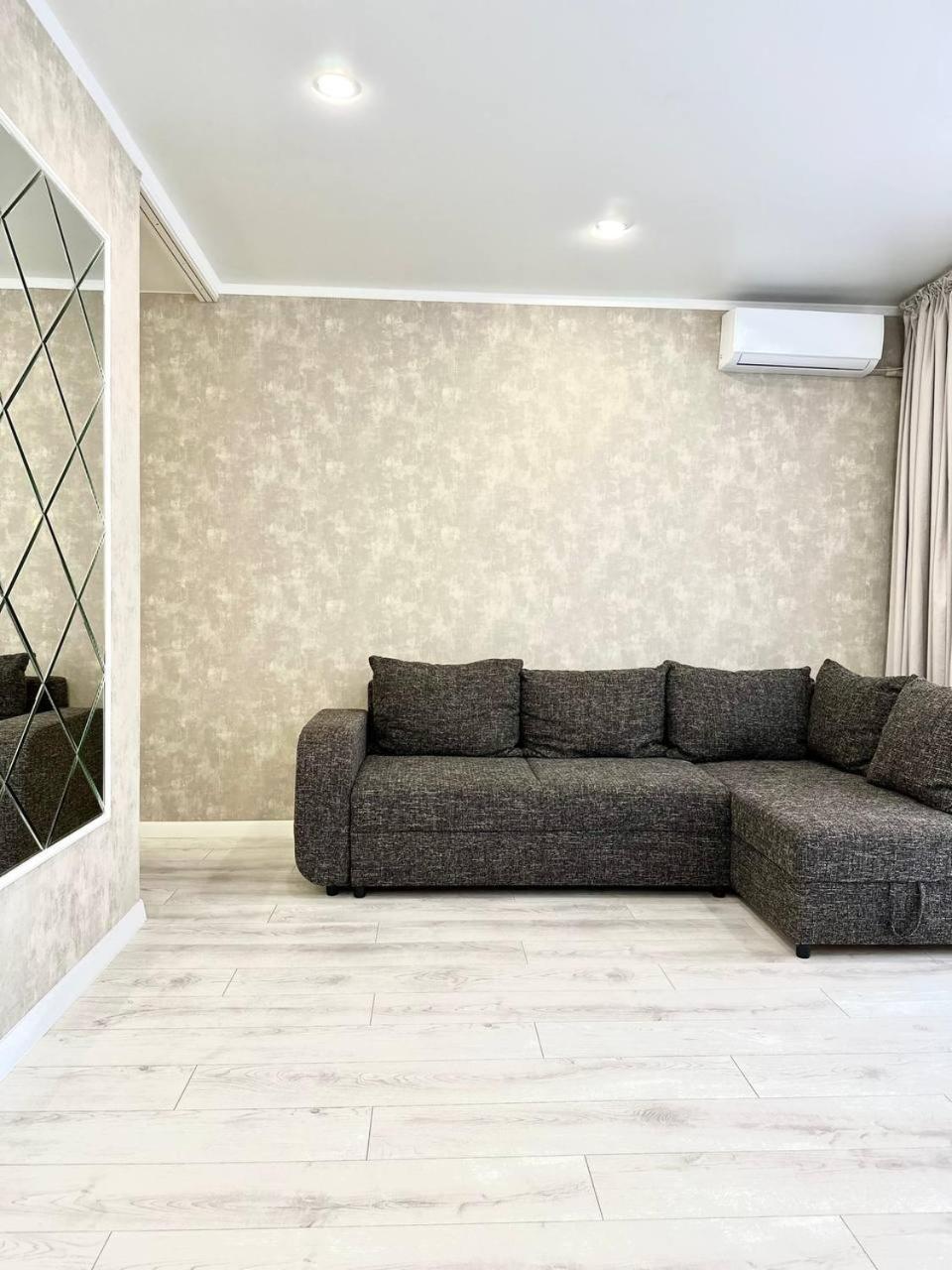 Seven City Apartments Semey Buitenkant foto